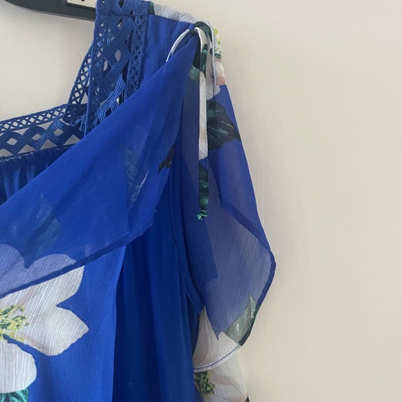 Apt. 9 Overlay Top - Picture 5 of 7